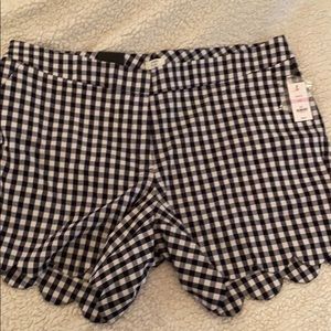 NWT Black and White  Scallop Hem Shorts